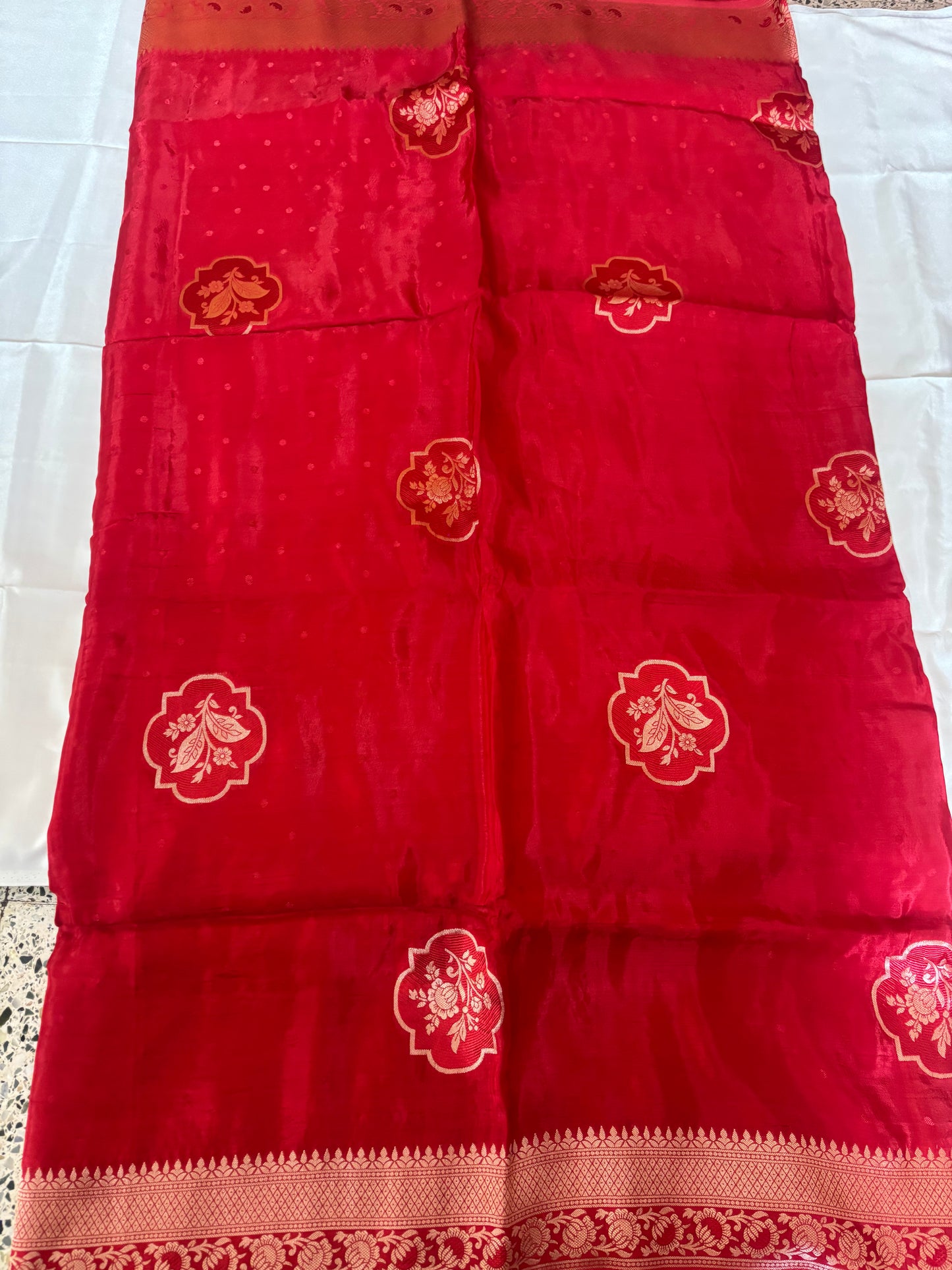 Red Banarasi Pure Mashru Silk with Tanchui Weaving & Floral Pattern - Designer Ethnic Wear
