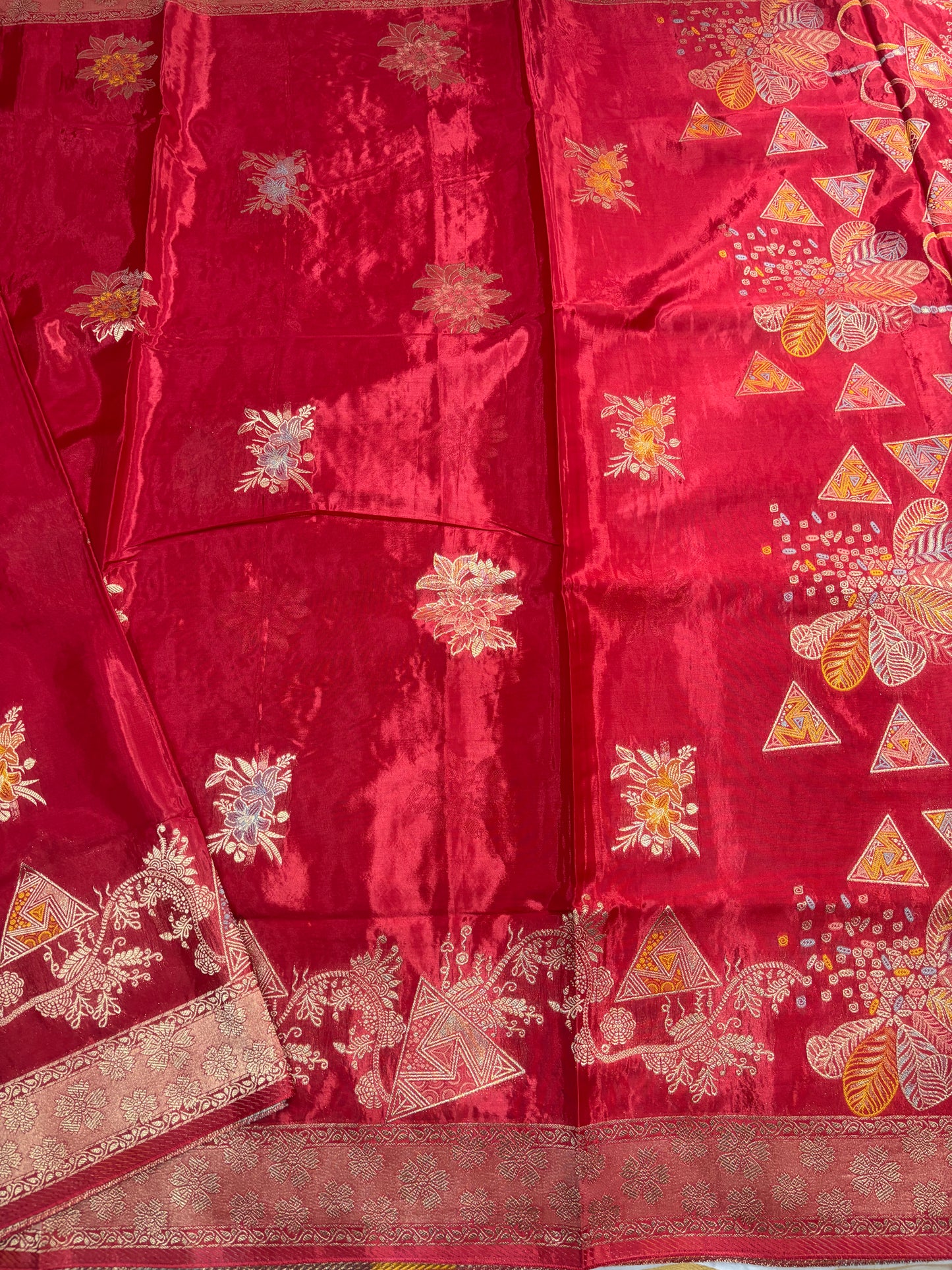 Red Luxurious Banarasi Pure Mashru Silk with Small Flower Motifs - Designer Party Wear