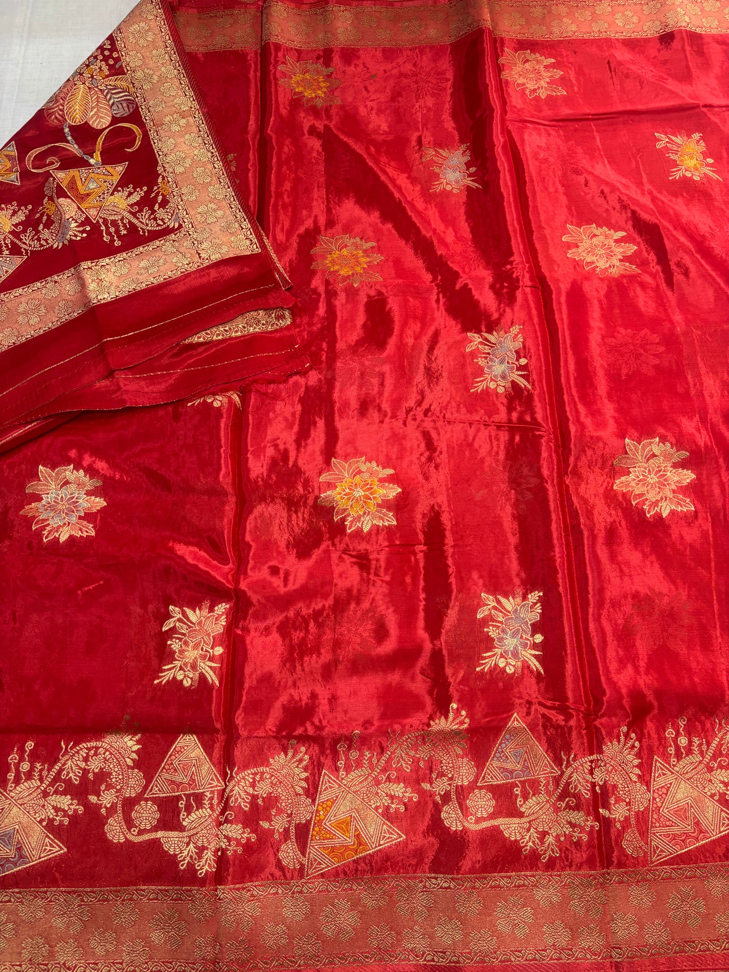 Red Luxurious Banarasi Pure Mashru Silk with Small Flower Motifs - Designer Party Wear