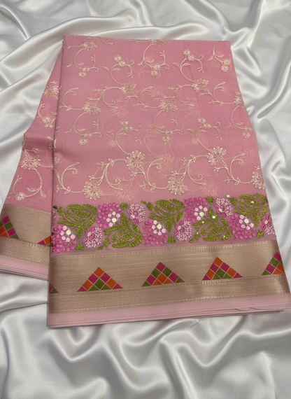 ಬನಾರಸಿ ಪೀಚ್ ಕೋರಾ ಆರ್ಗಾಂಜಾ ಸಿಲ್ಕ್ ಜೊತೆಗೆ ಪಾರ್ಸಿ ಬಾರ್ಡರ್ ಸೀರೆ - ಡಿಸೈನರ್ ಪಾರ್ಟಿ ವೇರ್