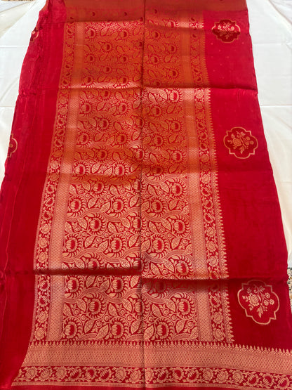 Red Banarasi Pure Mashru Silk with Tanchui Weaving & Floral Pattern - Designer Ethnic Wear