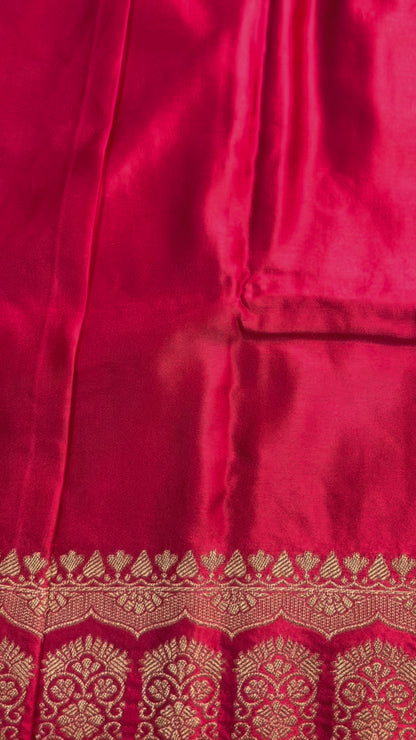 Red Banarasi Mashru Silk Saree with Geometrical Shaped Pattern - Traditional Wear